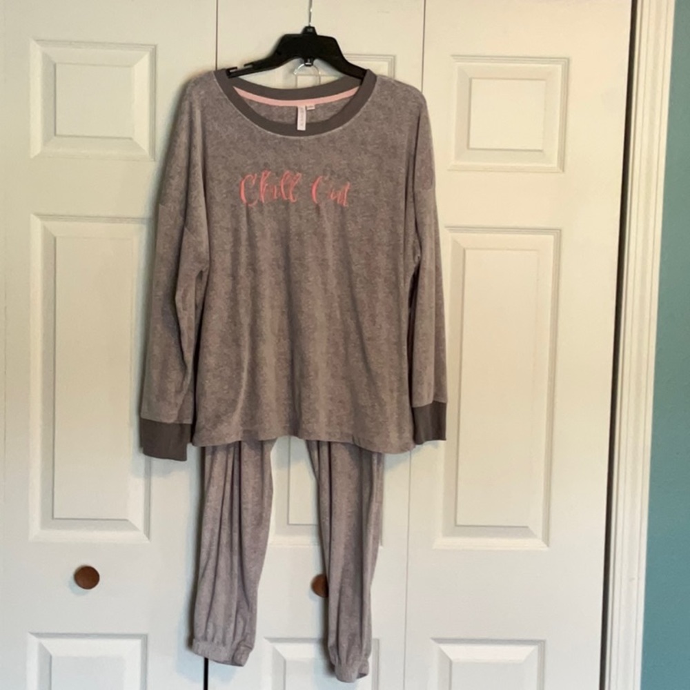 Joyspun 2 pc. Lightweight flannel pajamas. XL (16-18).